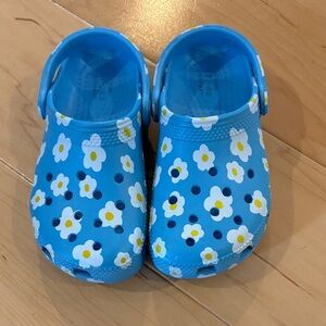 Kids Blue Floral Crocs